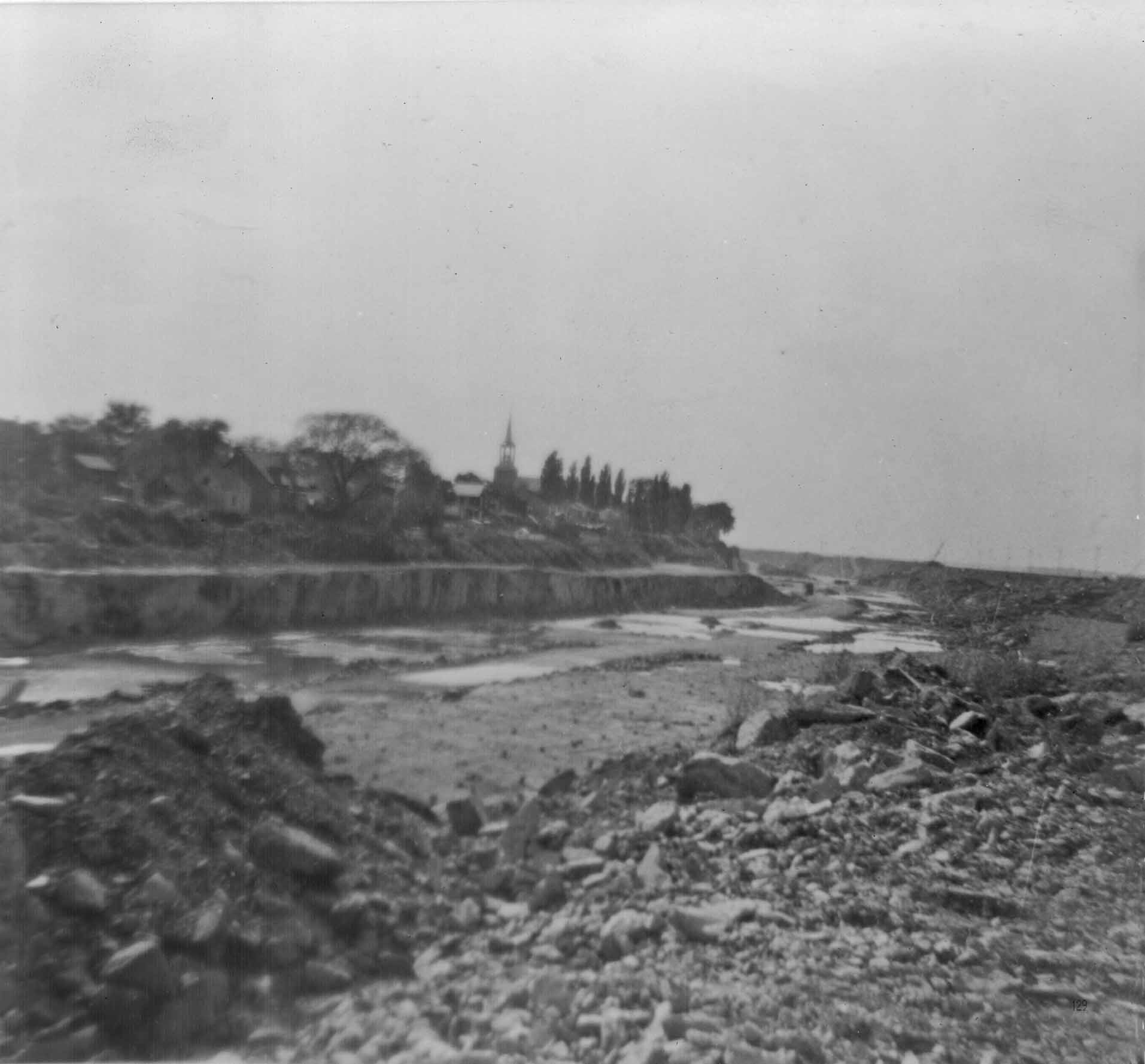 Construction of the St. Lawrence Seaway took place between 1954 and 1959. (The Kahnawake Photo Archive/ Kanien'keháka Onkwawén:na Raotitióhkwa Language and Cultural Center)