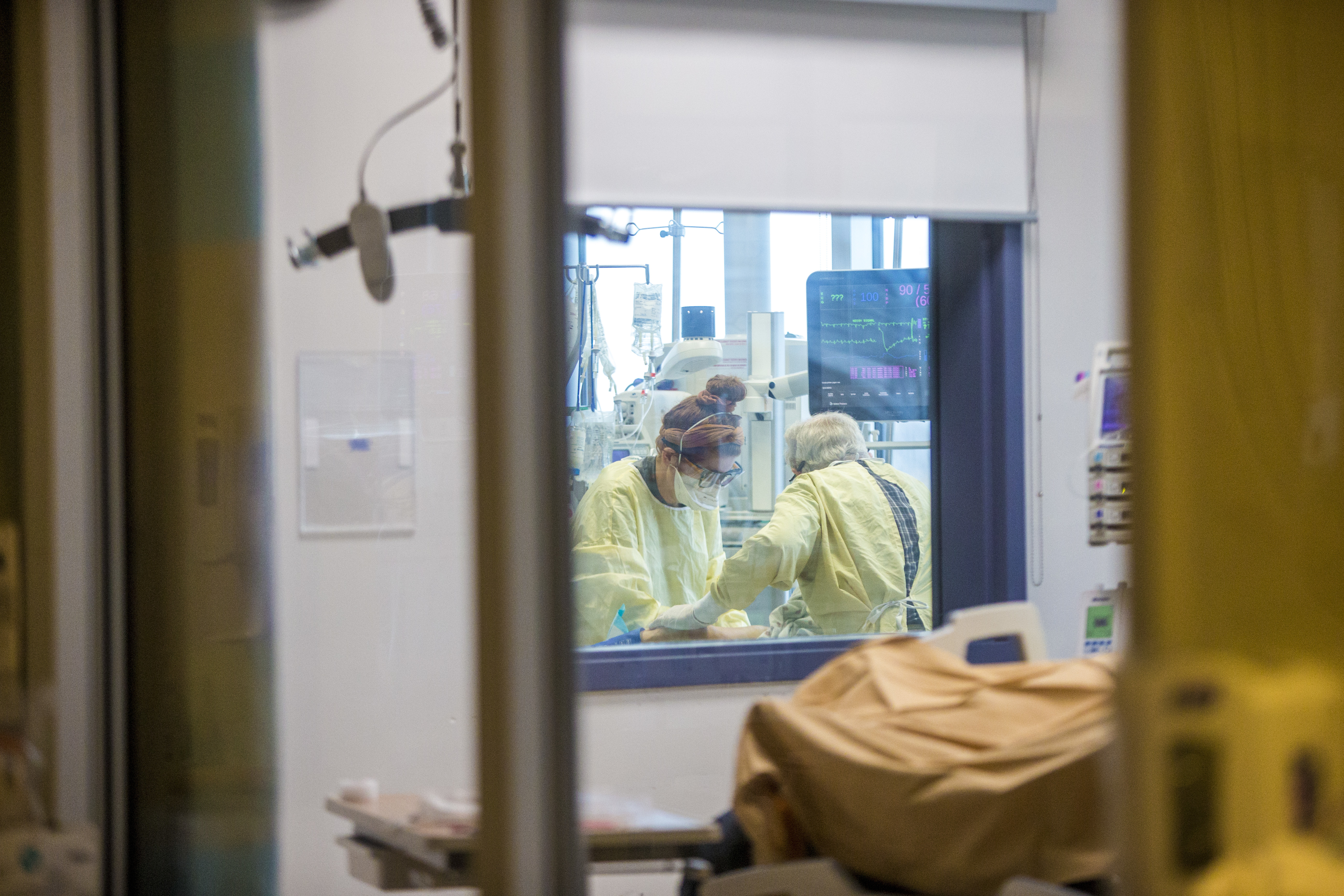 Critical-care workers have been arranged to work in teams as they move through the wards with COVID-19 patient. (Mikaela MacKenzie/Winnipeg Free Press/Canadian Press)