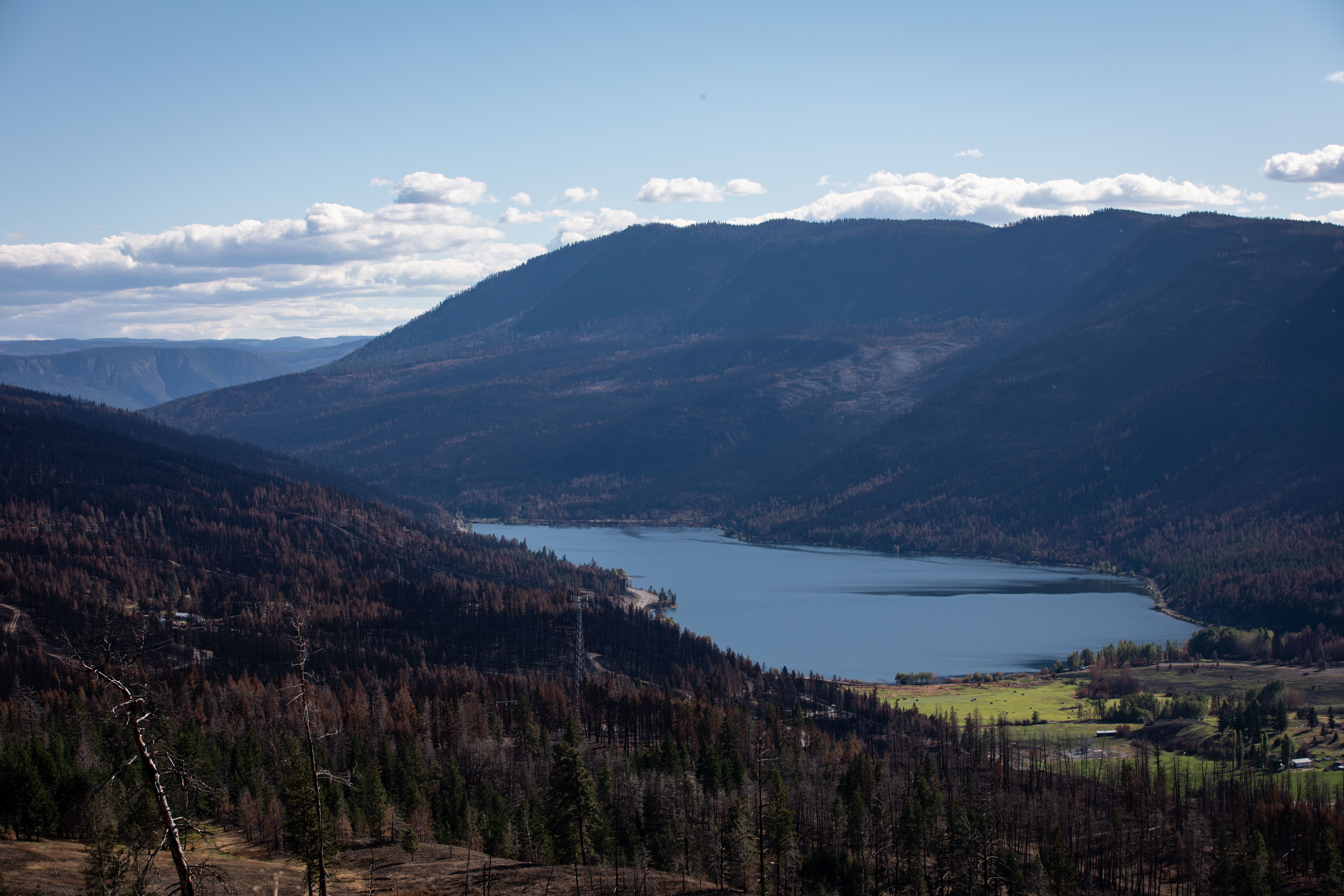 Monte Lake, shown on Sept. 2, sits between hillsides where many ‘off-the-grid’ residents lost their homes to the White Rock Lake wildfire. (Maggie MacPherson/CBC)