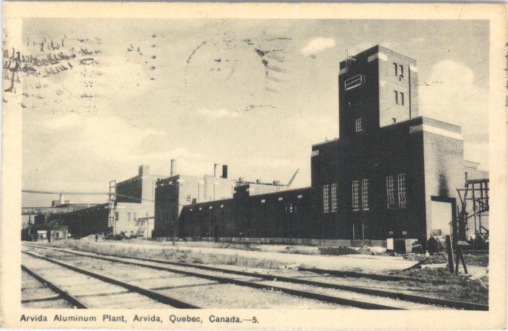 The Arvida smelter started its operations in 1926 and quickly became one of the world's largest aluminum producers. (Bibliothèque et Archives nationales du Québec/0002637405)