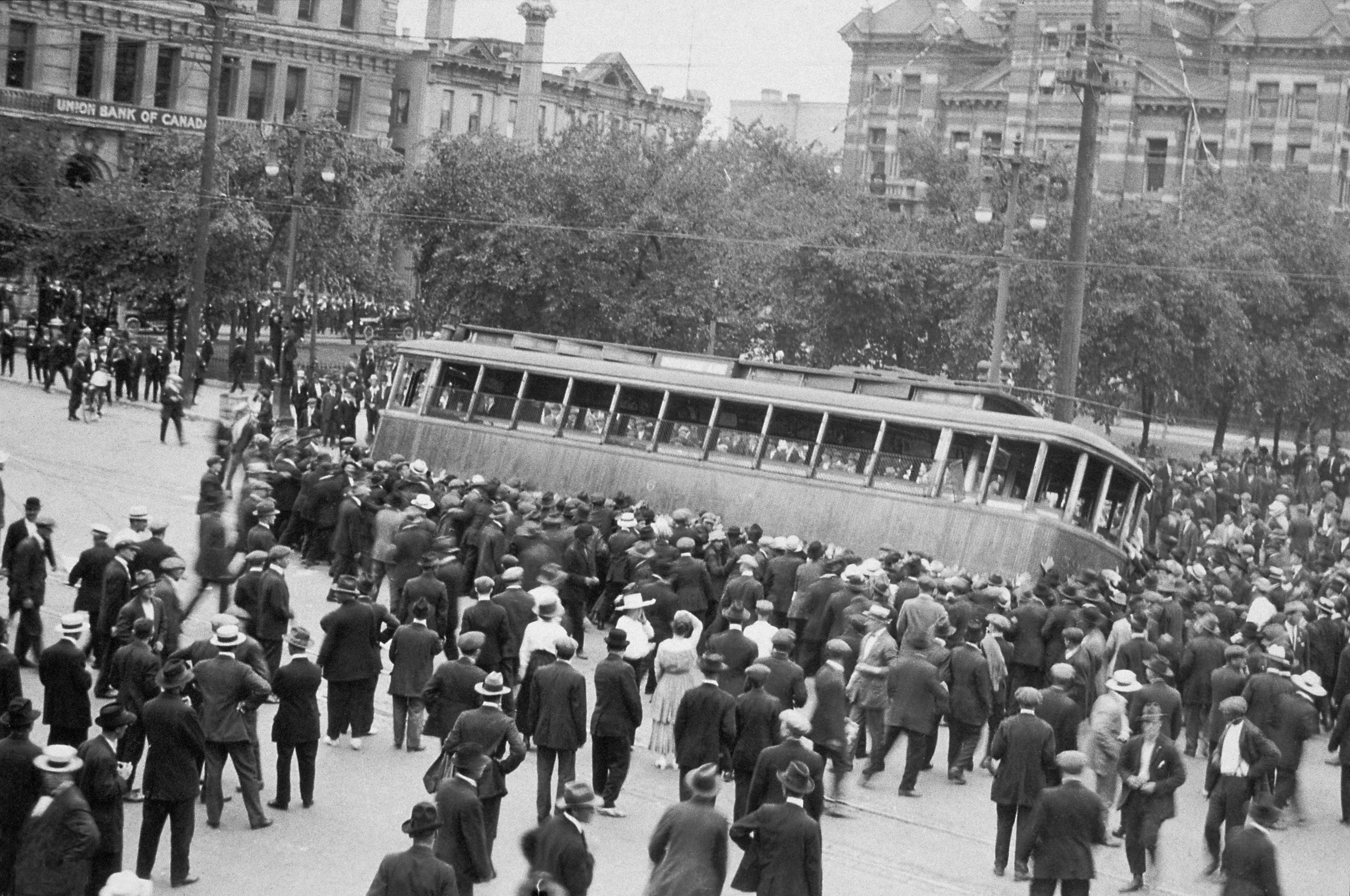 1919. Москва 1919 год. Забастовка в Виннипеге в 1919 году. Москва 1917 Стачки. Москва 1919 улица.