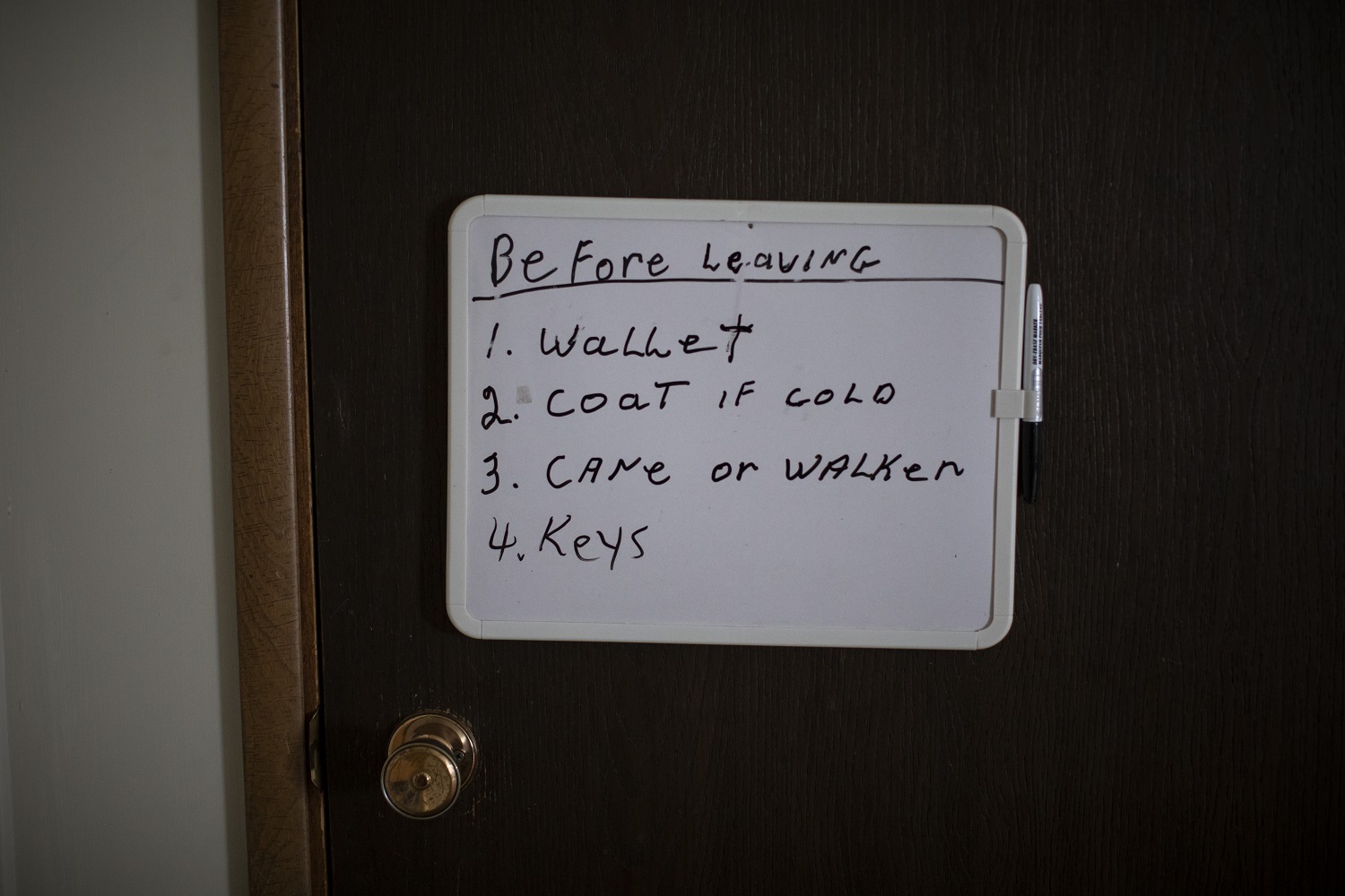 A sign on the door of Rolf-dieter Klose's home. (Ben Nelms/CBC)