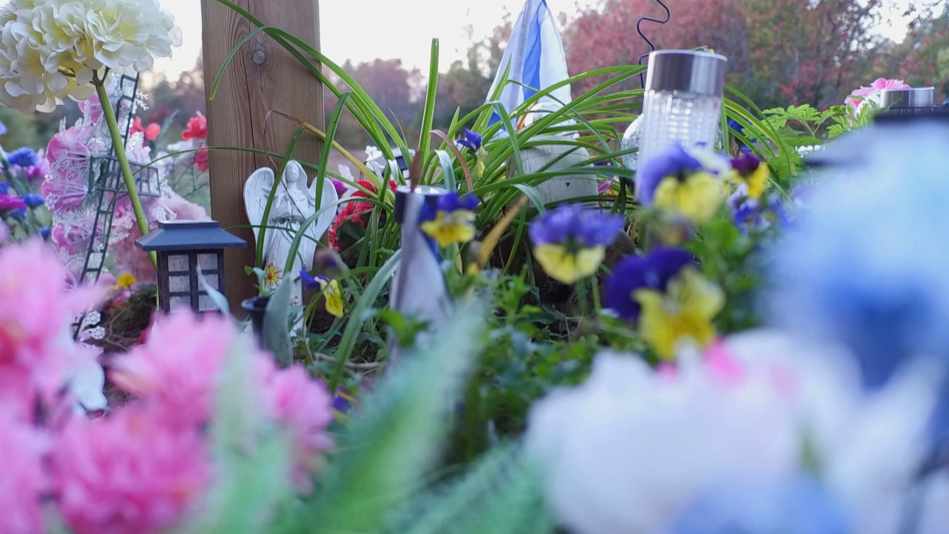 A memorial for Kristen Beaton sits at the side of Plains Road in Debert, where she was killed. (Steve Lawrence/CBC)