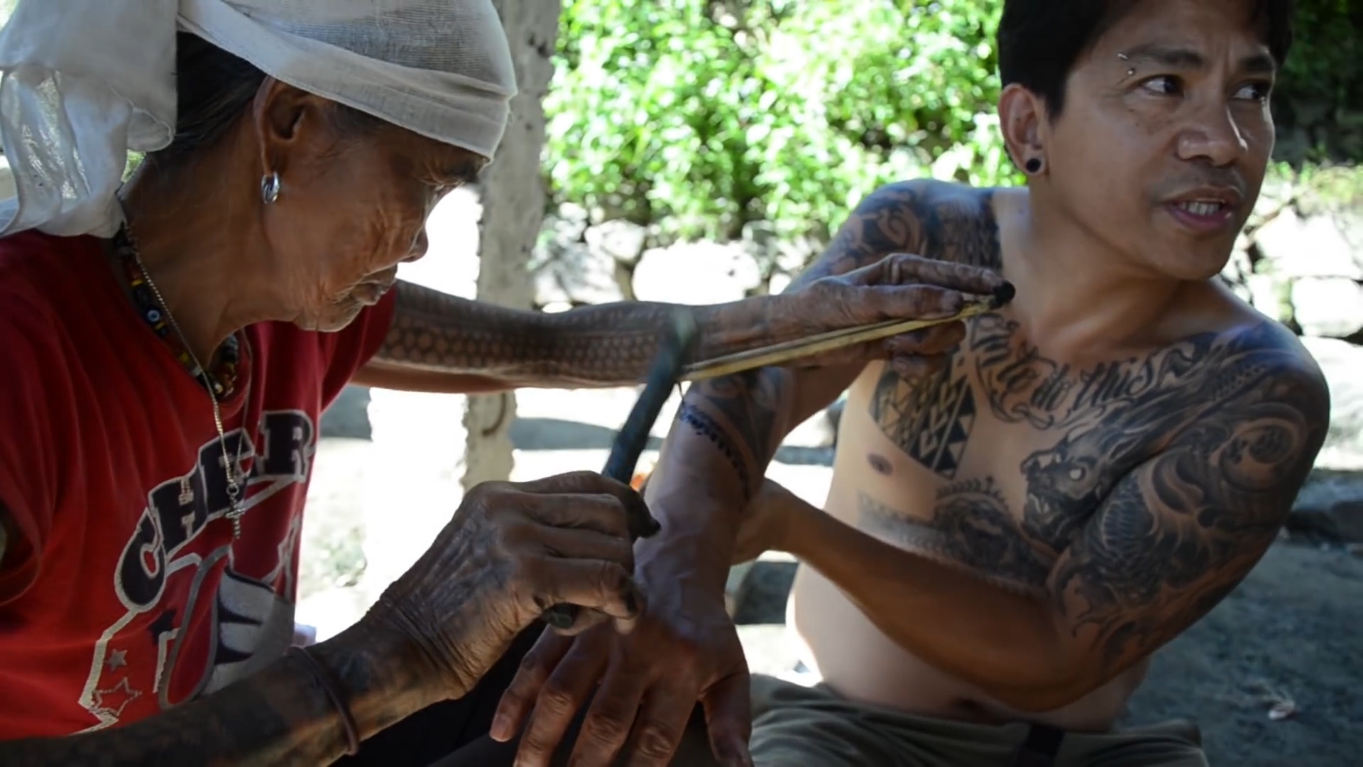 𝐀𝐩𝐨 𝐖𝐡𝐚𝐧𝐠-𝐎𝐝 - World Oldest Tattoo Artist (106 years old) It's my  pleasure to meet her in person and rece... | Instagram