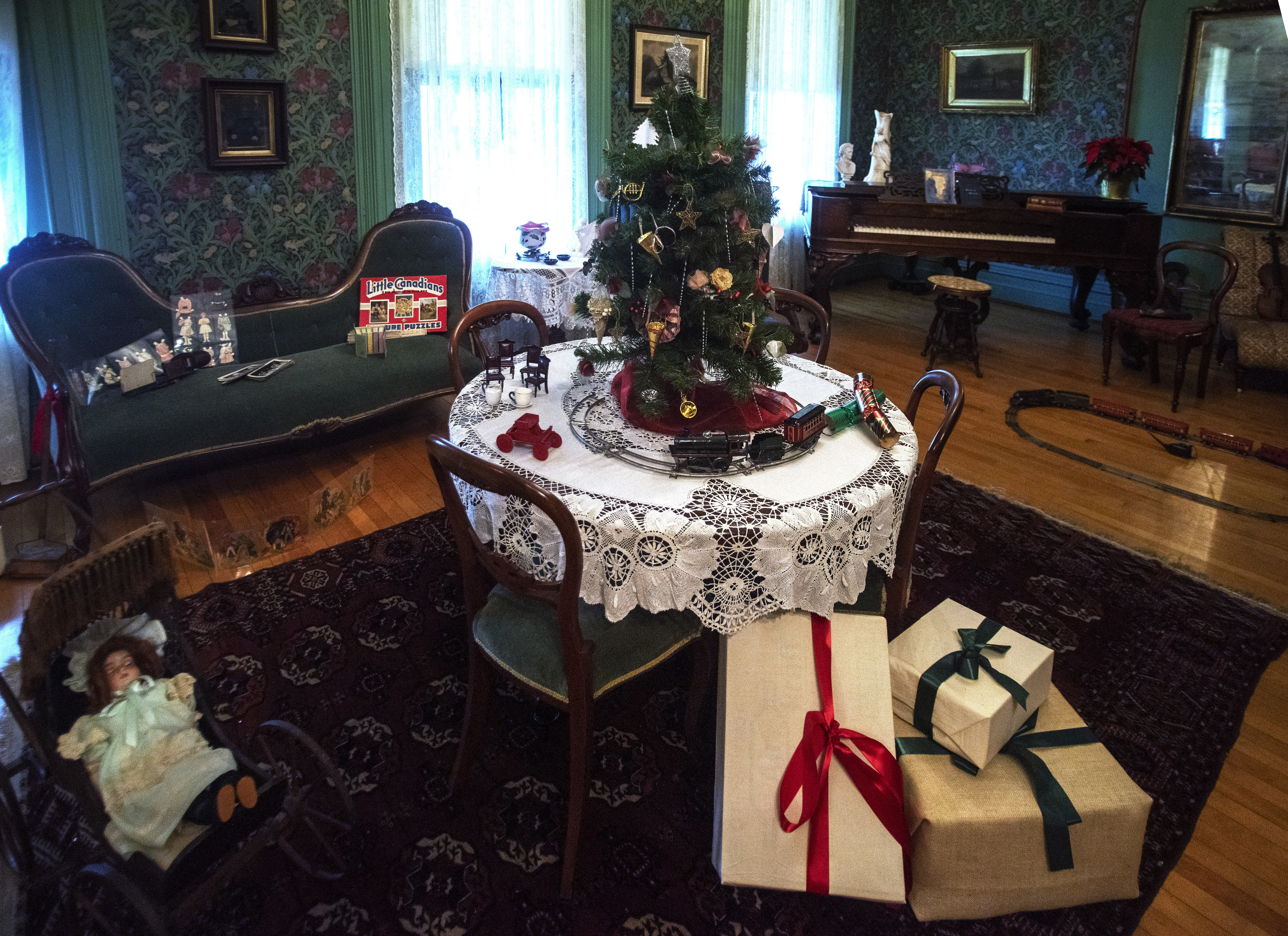 Beaconsfield Historic House in Charlottetown has decorated the living room as it would appear in Victorian times. (Brian McInnis/CBC)