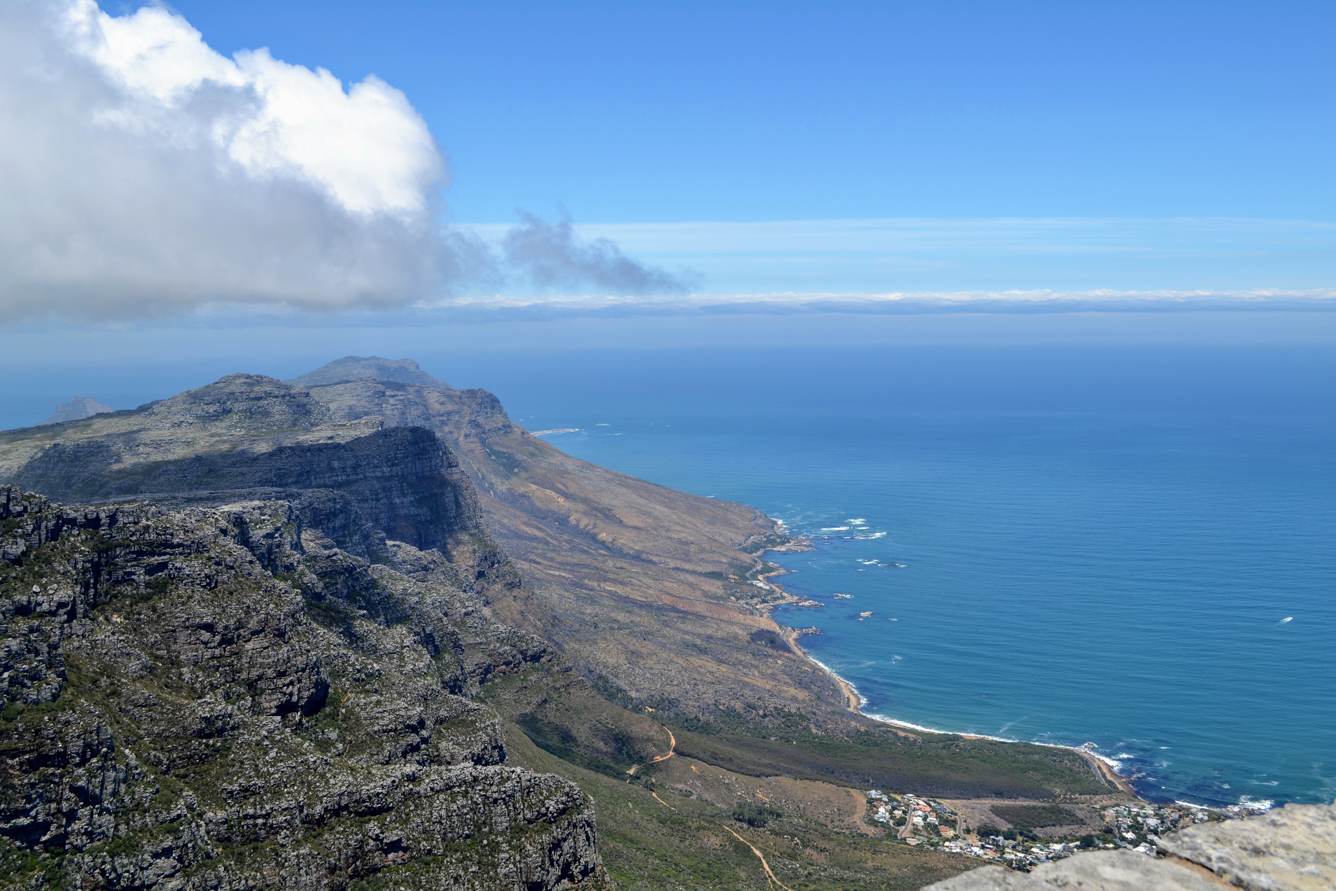 Looking down on Cape Town from the top of Table Mountain. (KIm Trynacity/CBC)