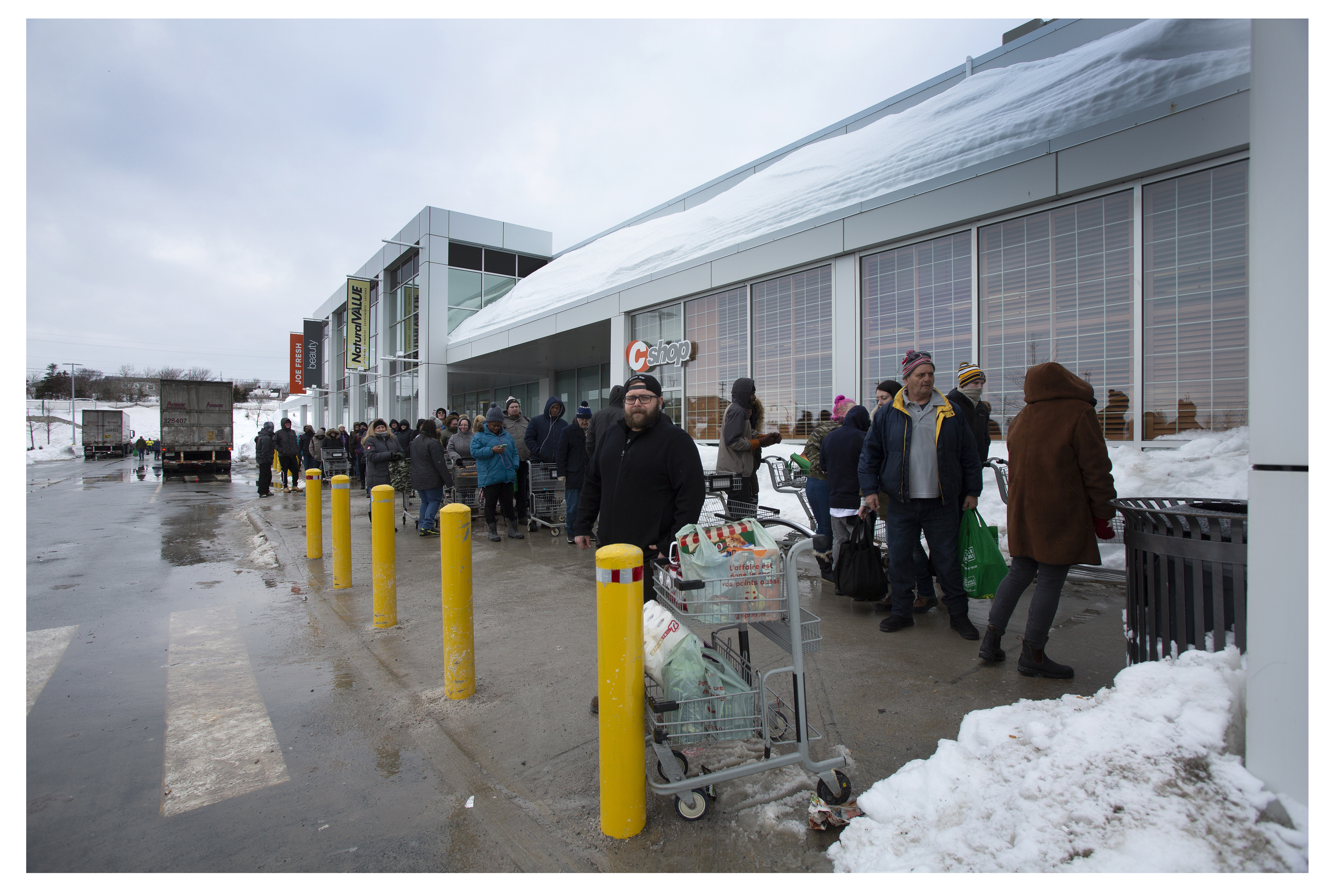 While there had been warnings in advance of the storm to stock up on food and other supplies, the blizzard caught people short of essentials. These people lined up outside a Dominion supermarket on Jan. 21, 2020. Photo by Paul Daly