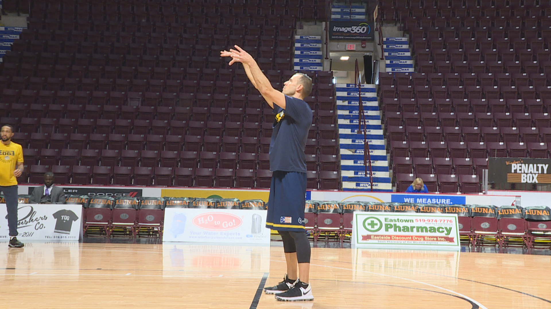 English is often the first on the court for a shoot around before a game. (Jeremy Eaton/CBC)