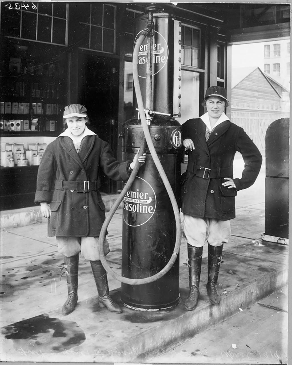 Women volunteer as gas jockeys during the strike. (L.B. Foote collection/Archives of Manitoba)