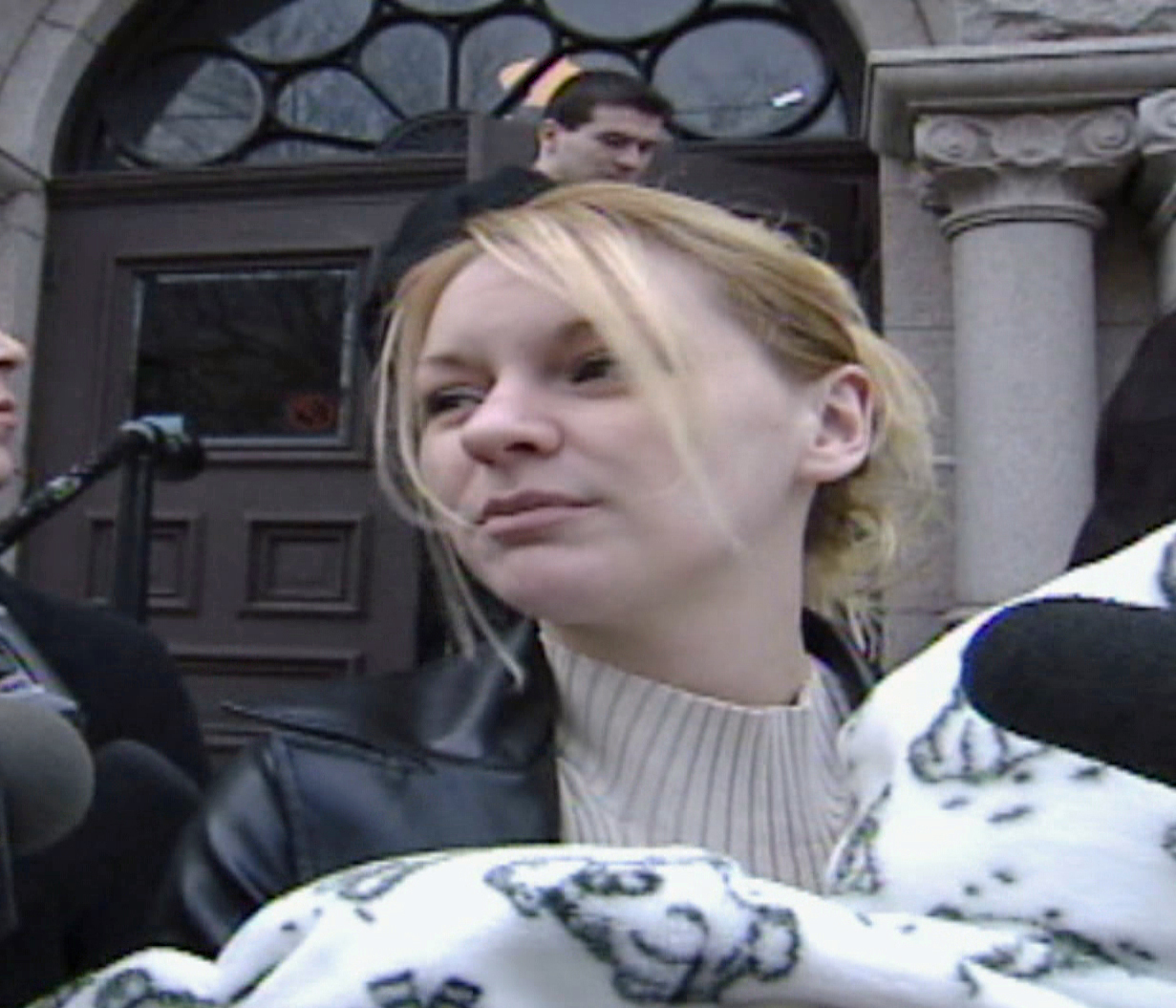 Lauralee Gillingham, 19, addresses media on the steps outside Supreme Court in St. John's in 2002. (CBC)