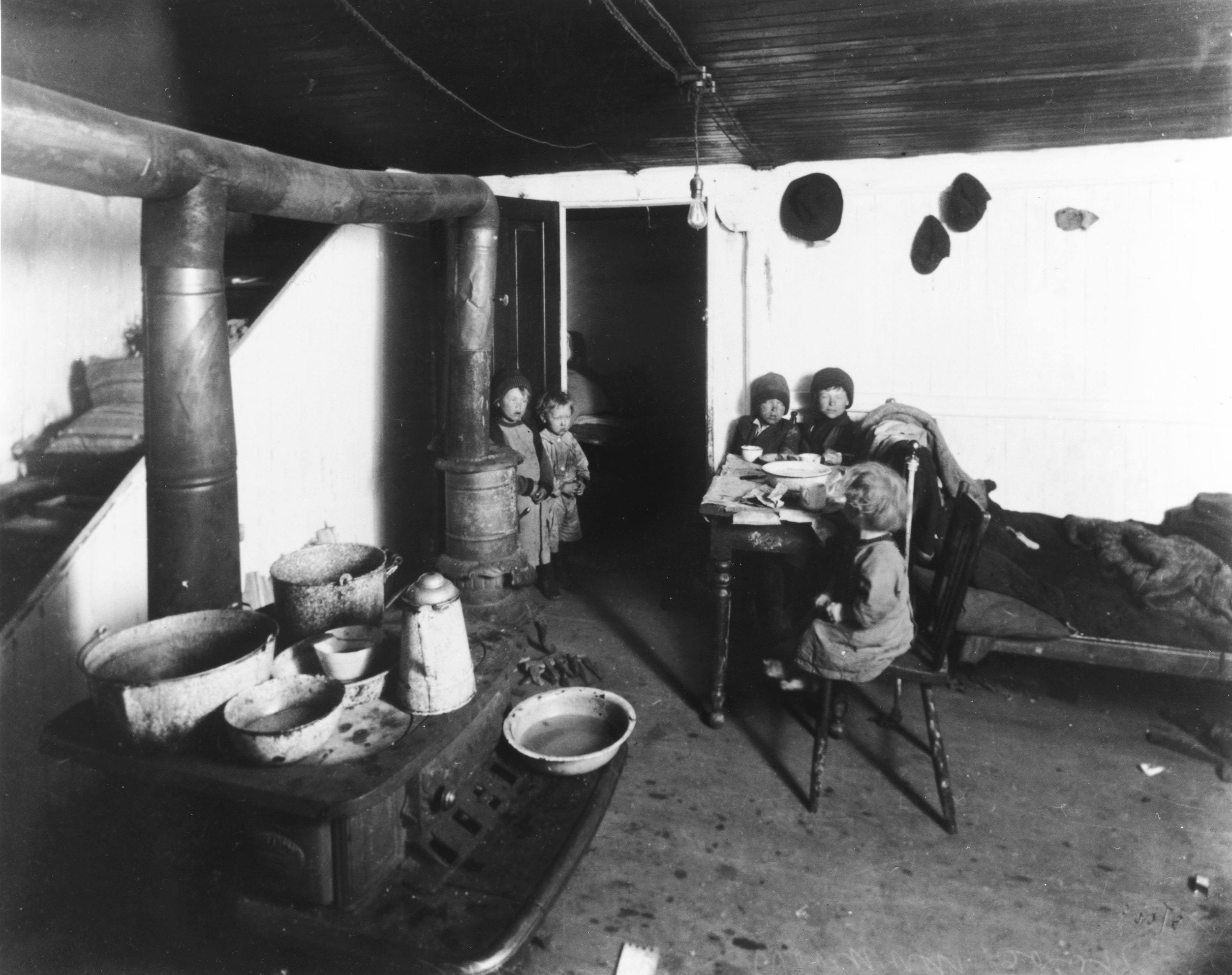 Children live in poor housing around 1916. (Archives of Manitoba)