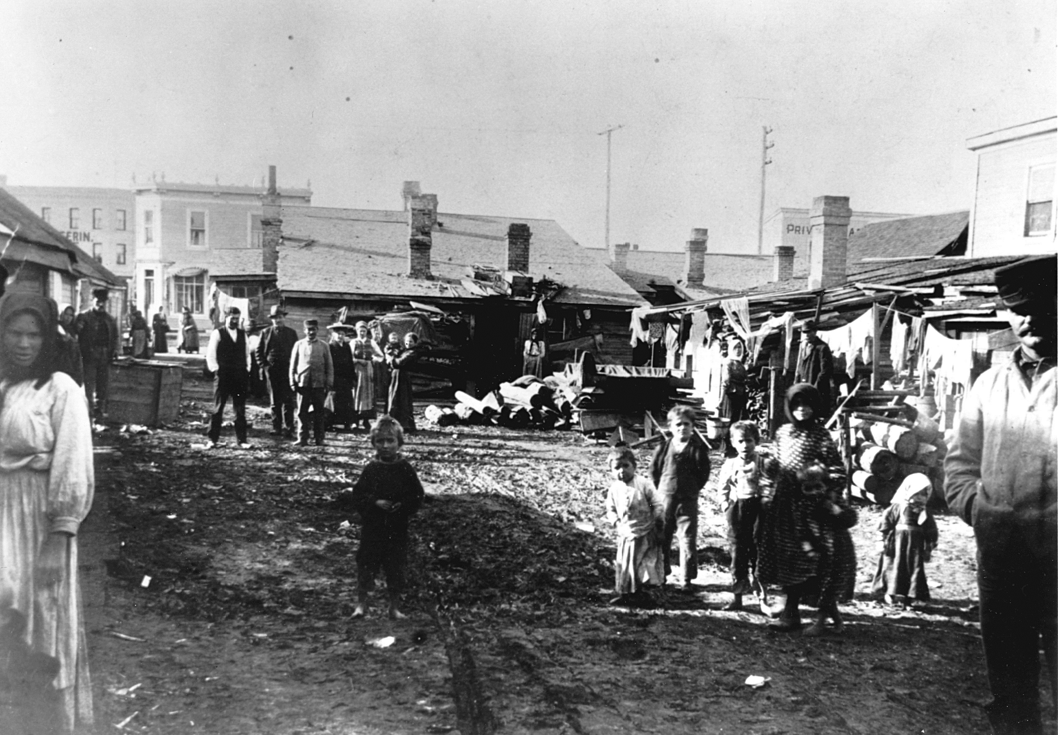 Poorly built shacks line the mud roads of 'New Jerusalem' at the corner of King Street and Dufferin Avenue in 1904. (Archives of Manitoba)