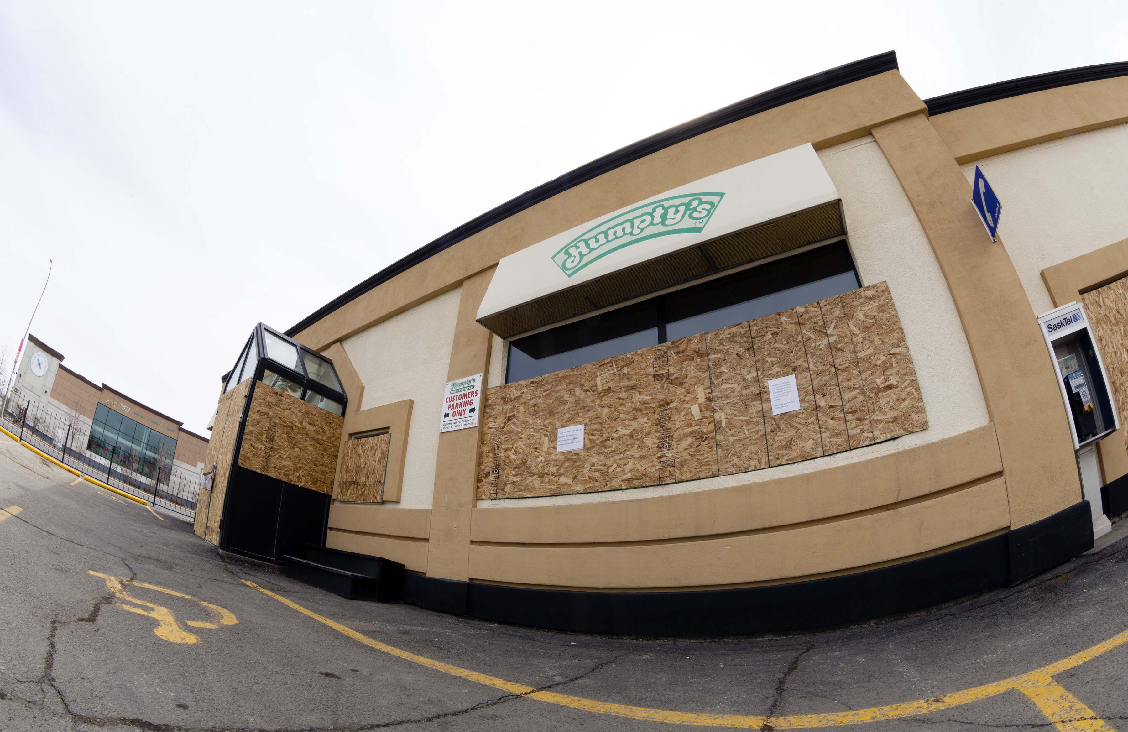 Humpty’s restaurant on Albert Street was boarded up in early March, following the government’s declaration of a state of emergency. Signs on the building tell people there are no valuables left inside the building and ask that they not vandalize the structure. (Bryan Eneas/CBC)