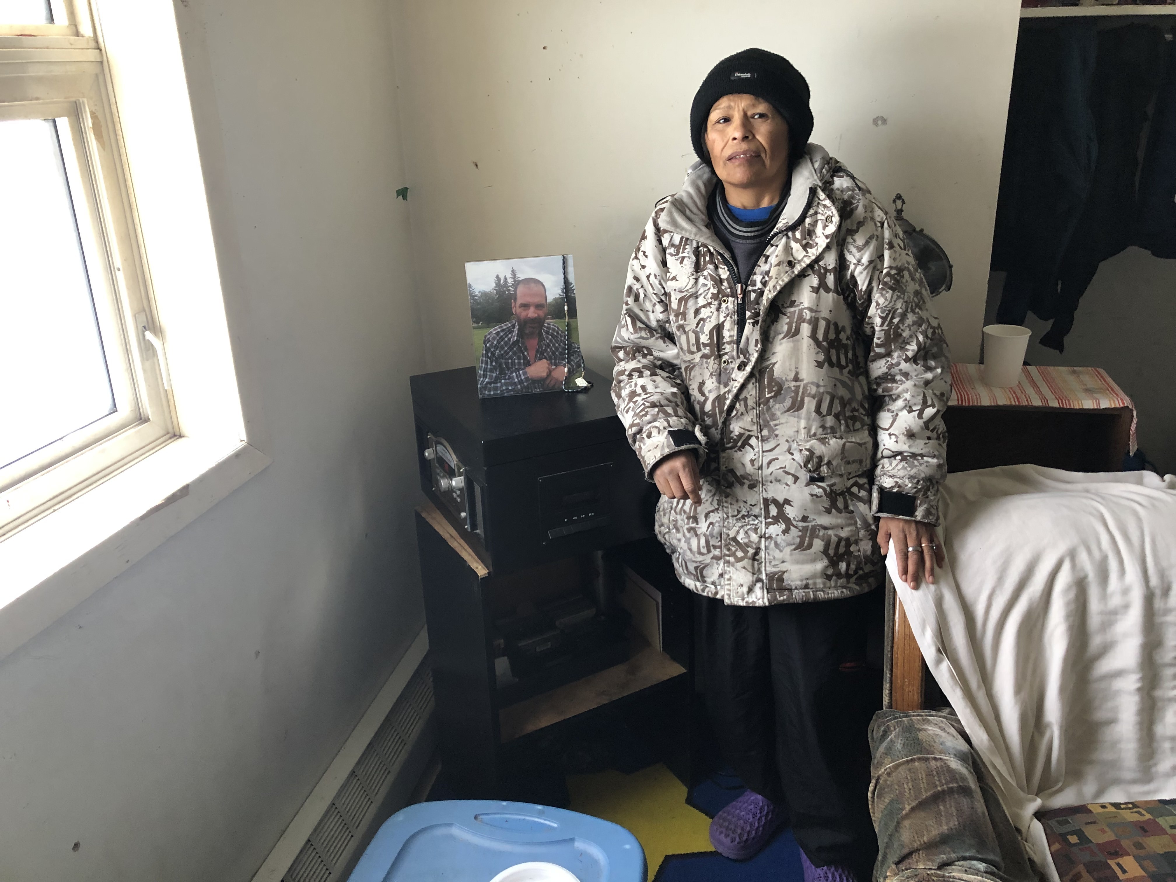 Edna Lesage in her room. (Marc Winkler/CBC)