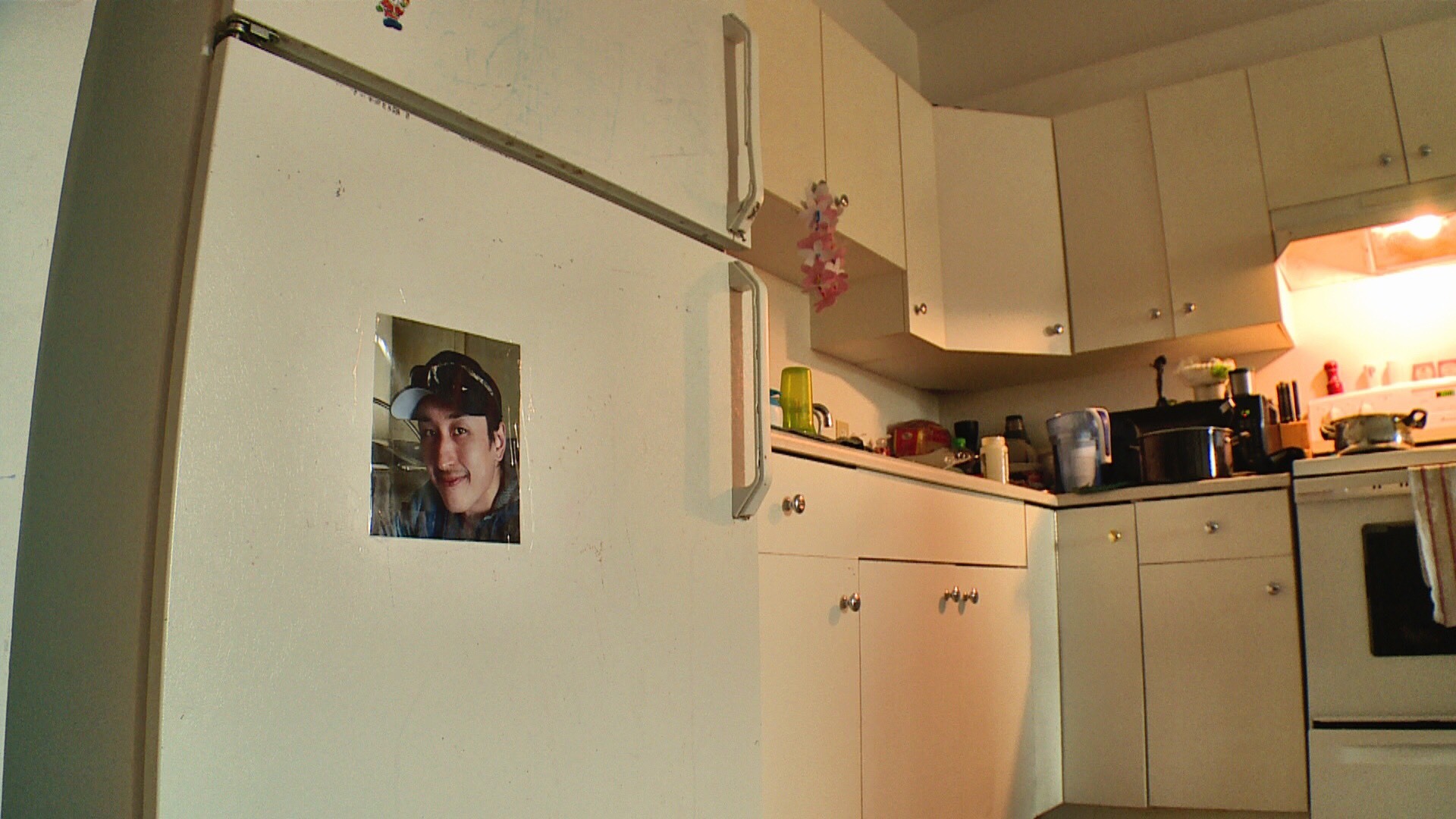 A photo of her late spouse, Justin Pigalak, hangs alone on Klengenberg's fridge. (Hilary Bird/CBC)