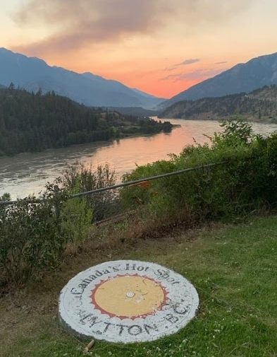 A photo taken before Lytton was destroyed shows a plaque bearing the village's tagline: 'Canada's hot spot.' (Submitted by Edith Loring-Kuhanga)