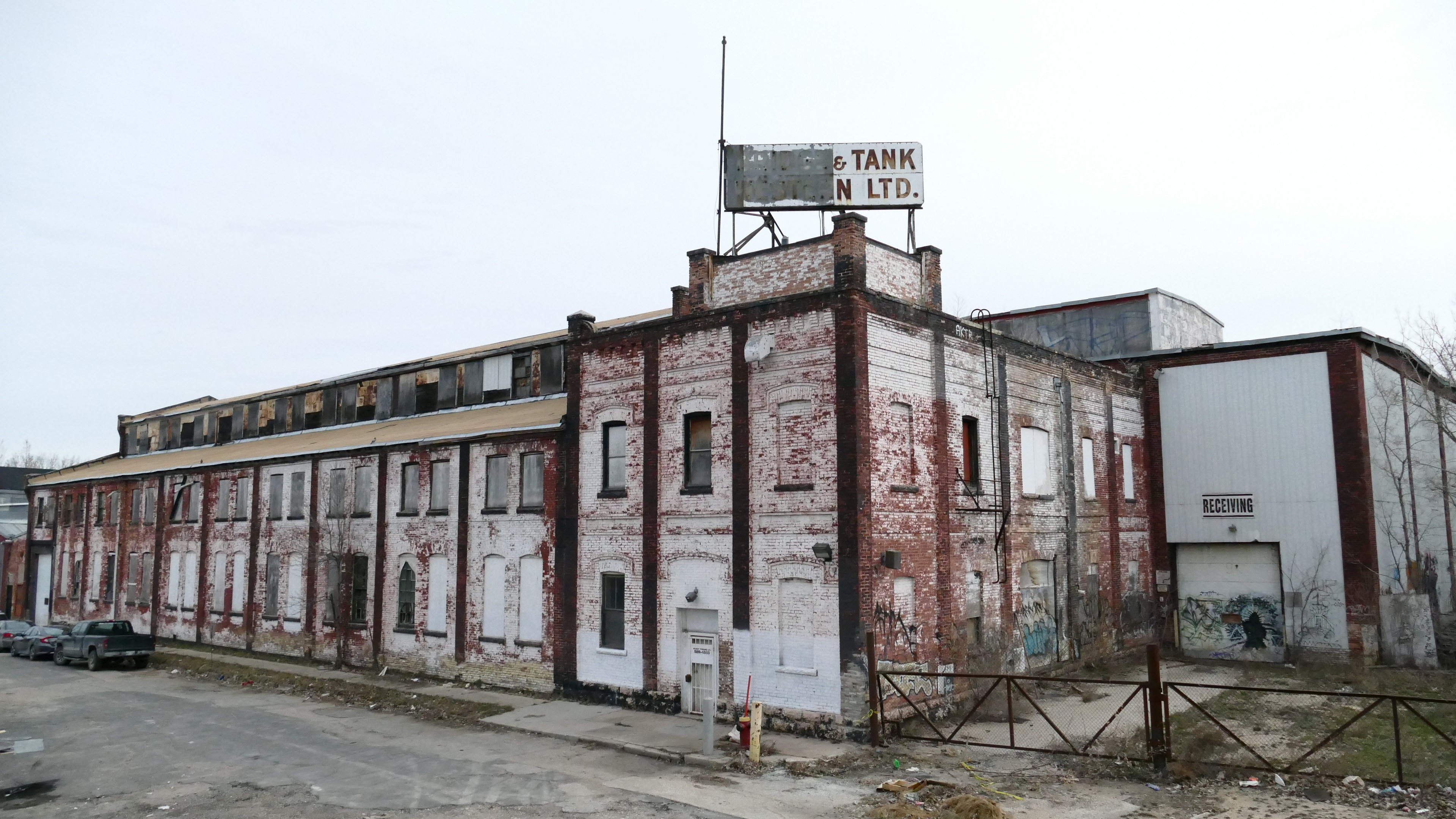 The old Vulcan Iron Works shop still stands on Maple Street N. (Brett Purdy/CBC)