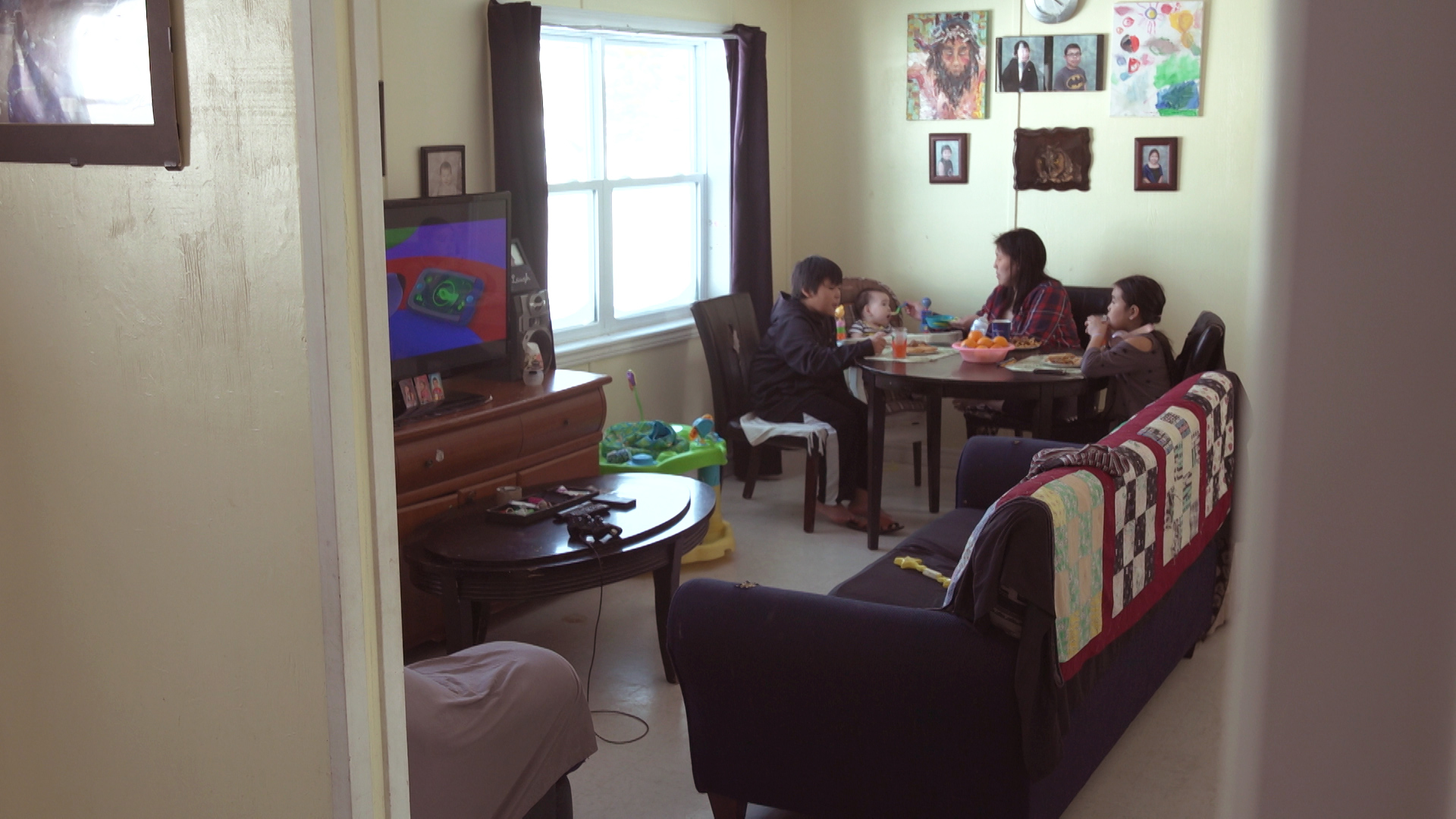 Gussie's sister, Silpa Suarak, and her children at their home in Nain. (Nic Meloney/CBC)