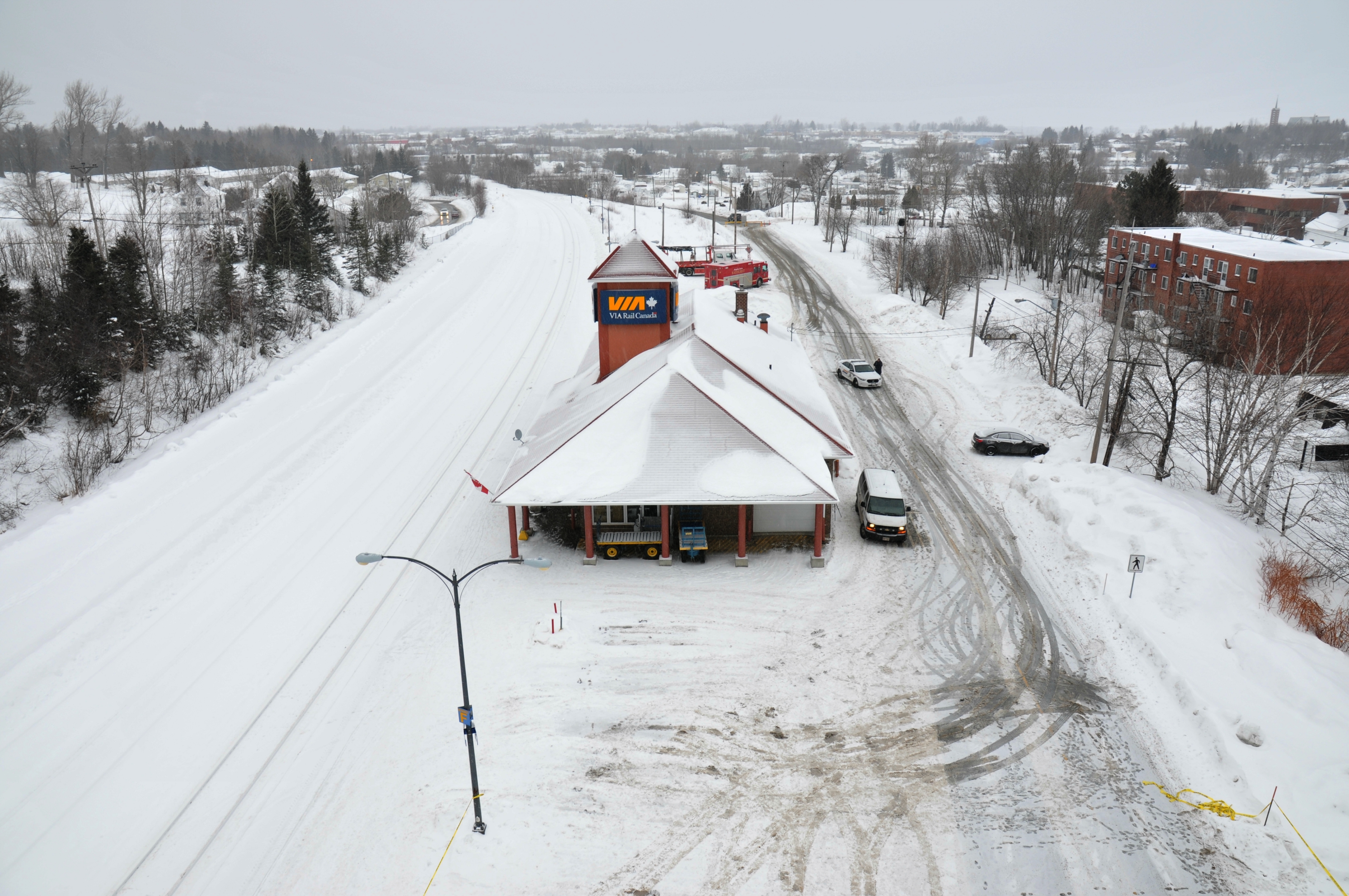 The Bathurst train station, with the tracks on the left, a parking lot and Thornton Avenue on the right. (RCMP)