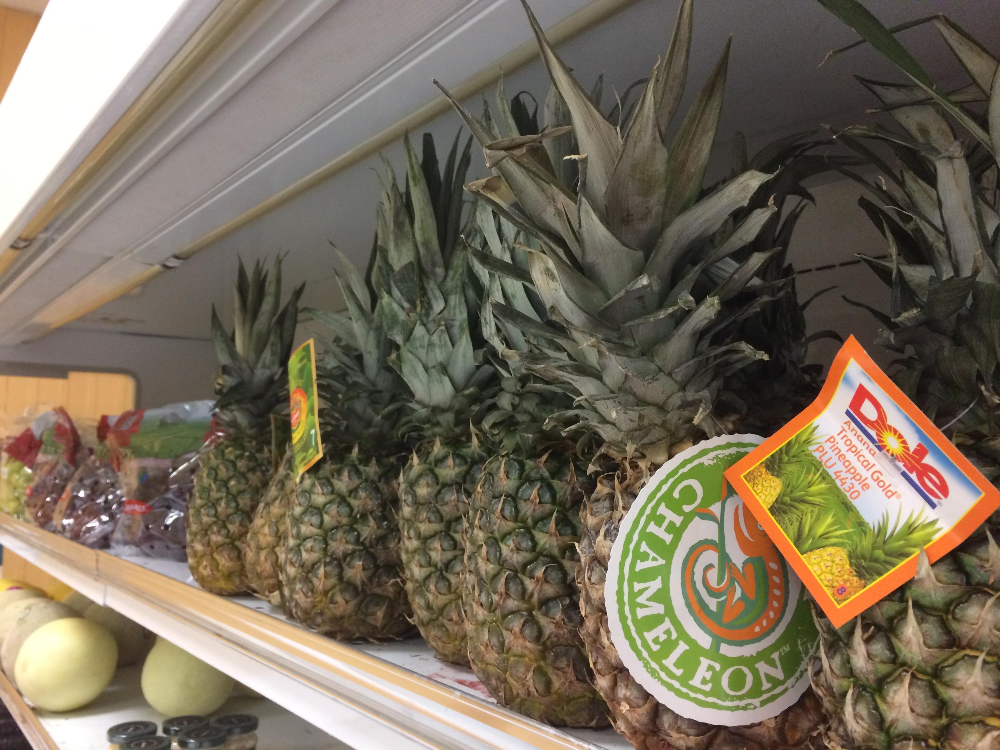 Fresh fruit on store shelves. (Jen White/CBC)