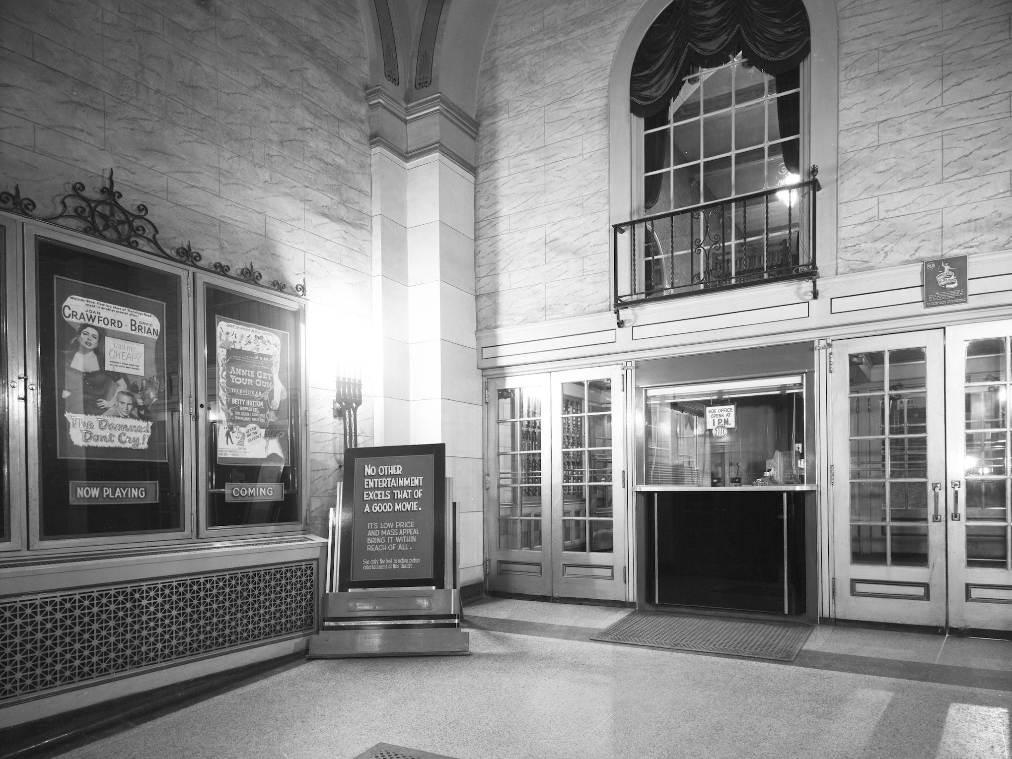 The box office when people first walked in off Secnd Avenue. (Saskatoon Public Library Local History Room; item A-2052)