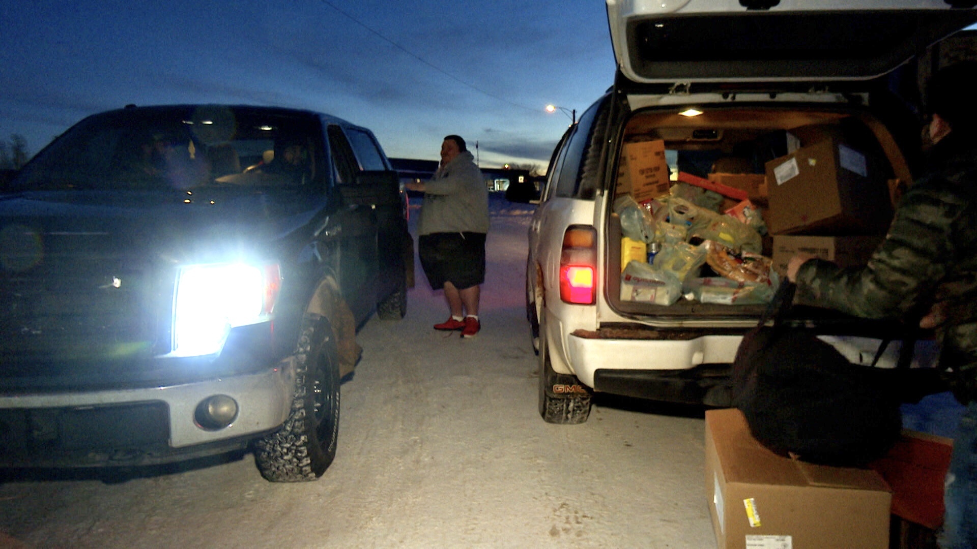 Shank makes a delivery in the middle of the road in Hay River, N.W.T. (Anna Desmarais/CBC)