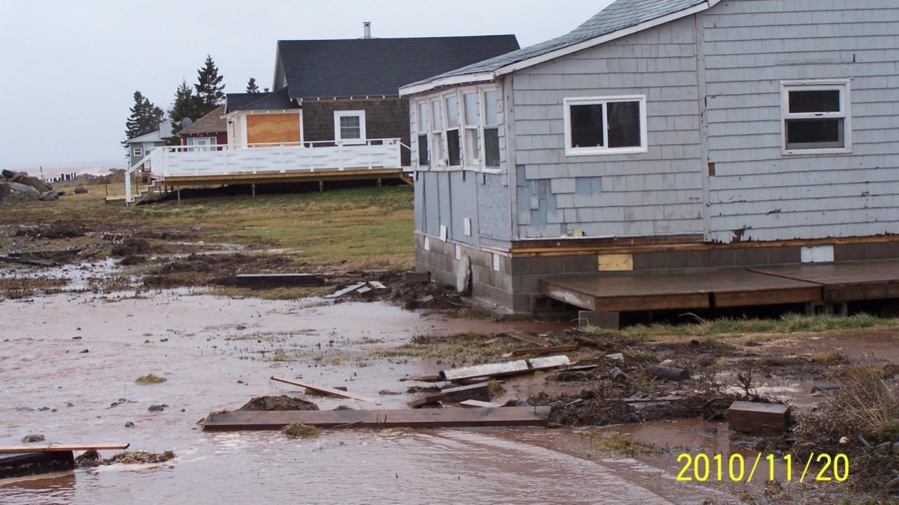 Powerful storm surges damaged seaside cottages in Port Elgin, N.B., in 2010. (Terry Murphy)