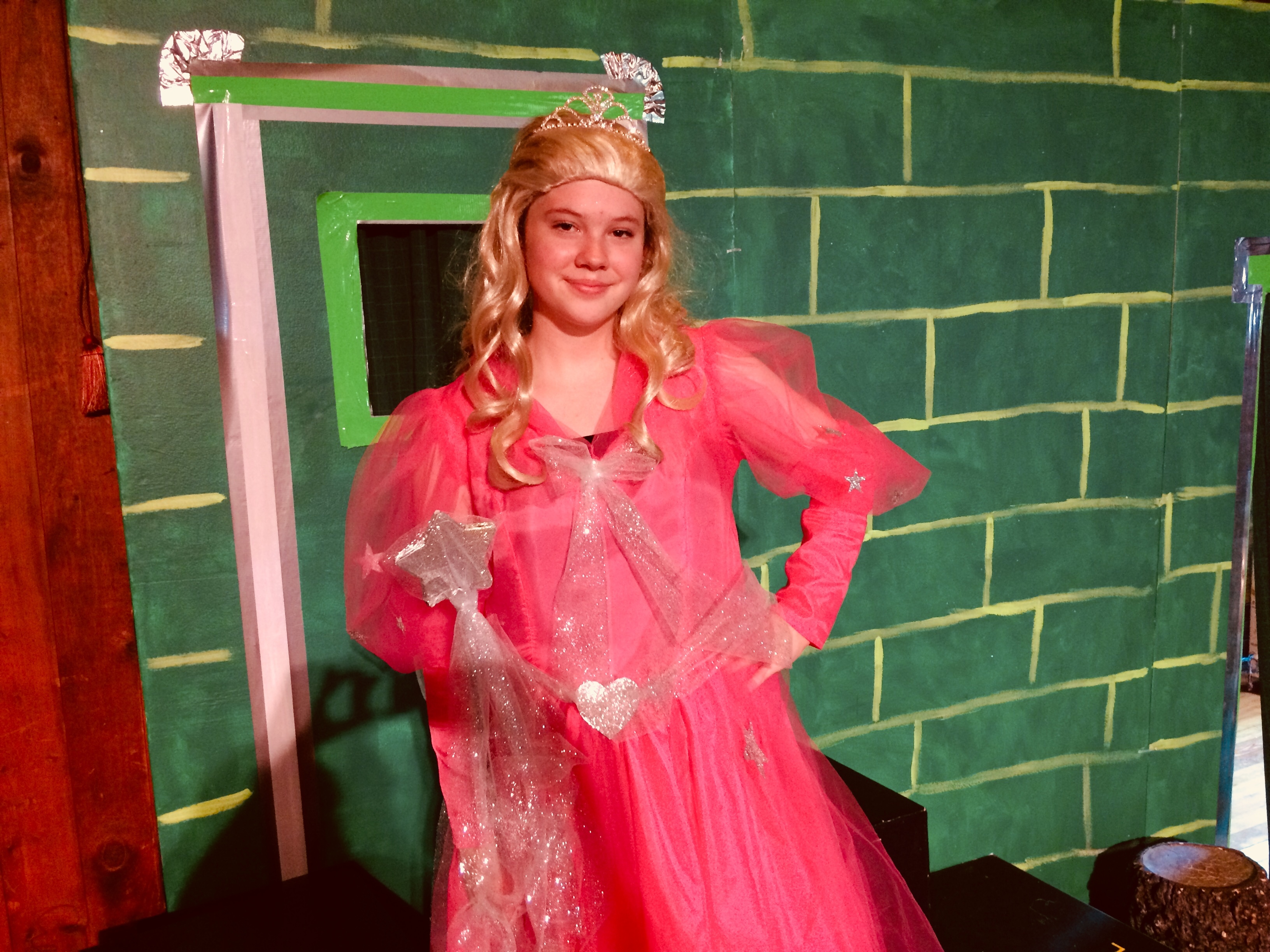 14-year-old Fallon Trenholm as Glinda the Good Witch. She also plays Auntie Em. (Sarah Keaveny-Vos/CBC)