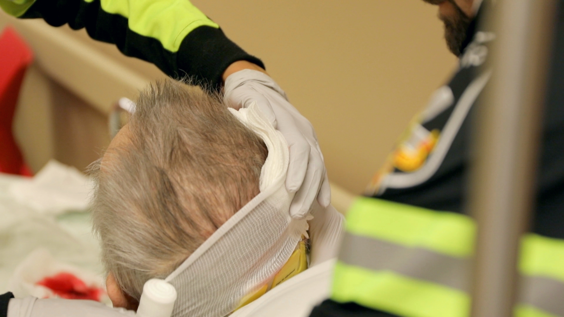 The emergency responders bandage the patient's head wound. (Paul Borkwood/CBC News)