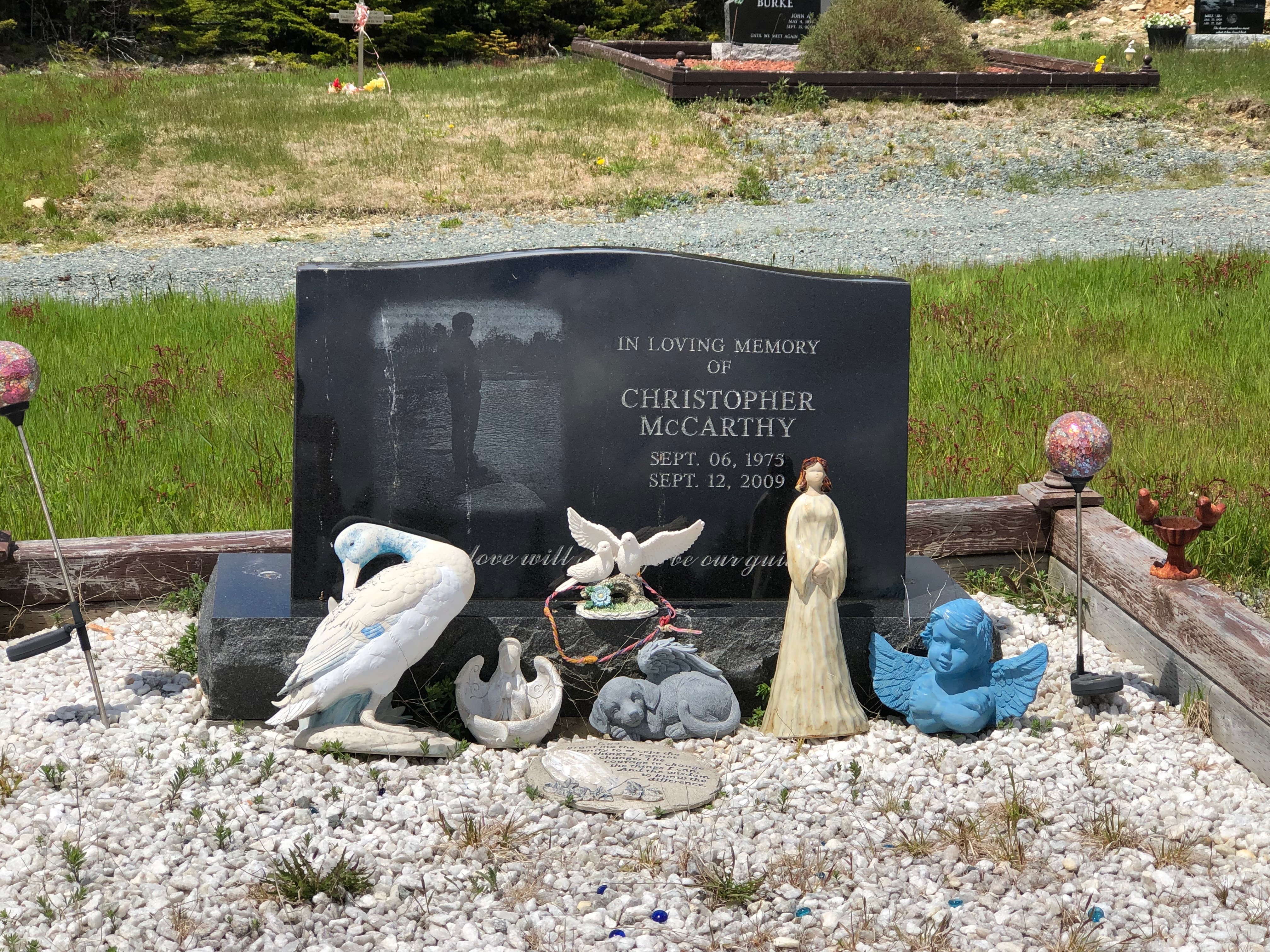 Chris McCarthy's gravesite in the Tors Cove cemetery. (Jen White/CBC)