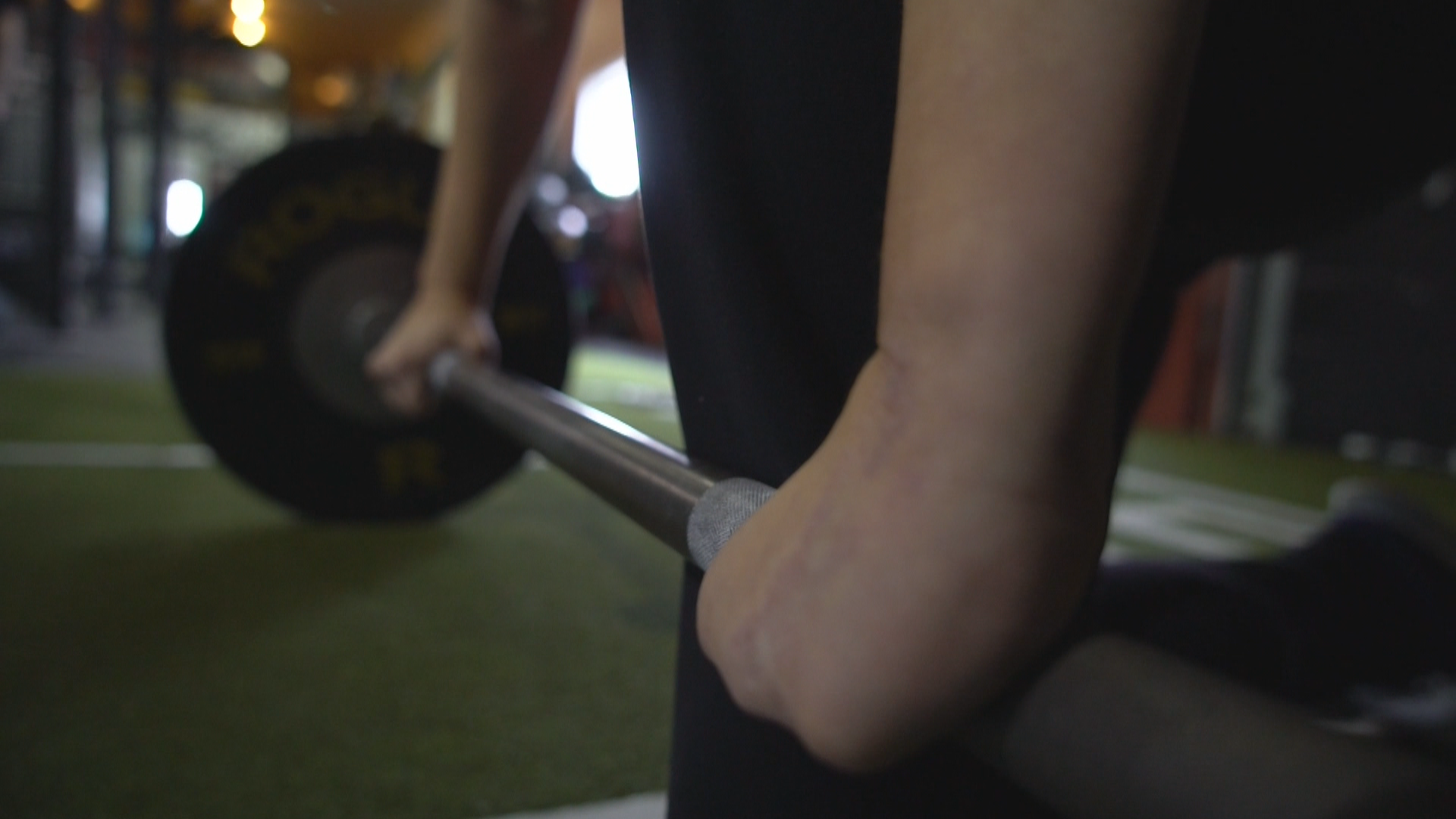 The added gym equipment allows Elaine Dodge-Lynch to take her hands out of the equation for deadlifts. (Gary Quigley/CBC)