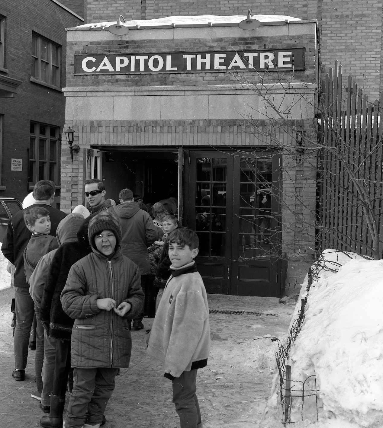 The main entrance to the Capitol was on Second Avenue, but you could also enter and buy tickets from this alternate entrance on First Avenue. (Saskatchewan Archives; Copyright: Saskatoon StarPhoenix)