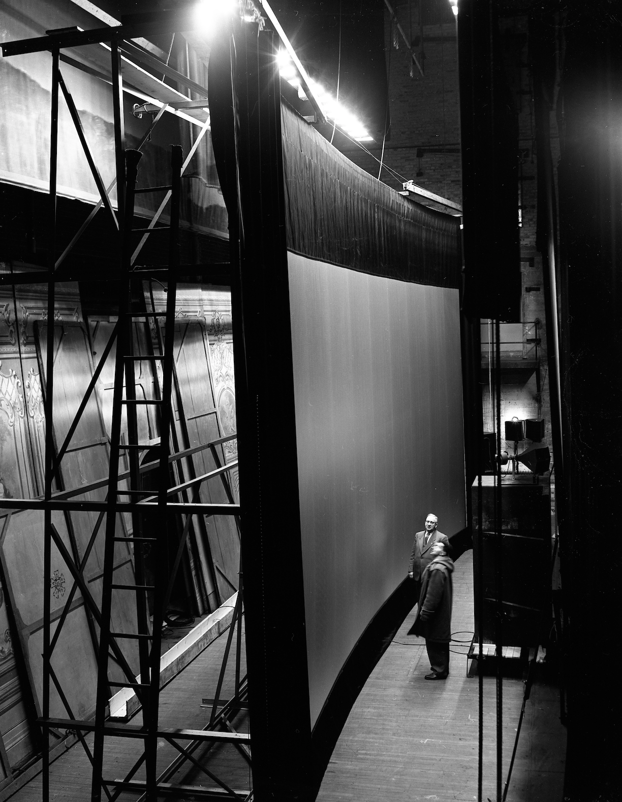 To hit back at the encroachment of TV in the early 1950s, the Capitol installed a mammoth Cinerama screen, the better to show off Biblical epics like Ben Hur. (Saskatchewan Archives; Copyright: Saskatoon StarPhoenix) 