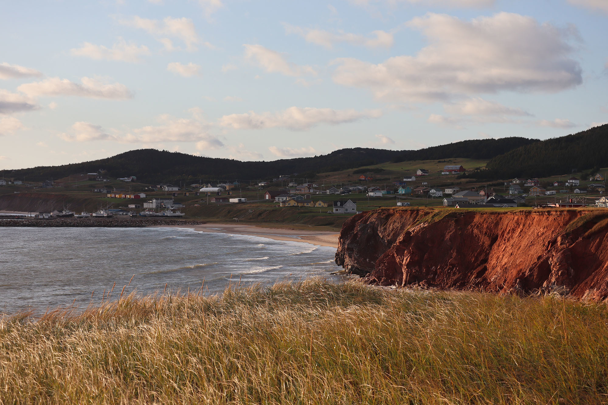 The archipelago's red sandstone coastlines and fresh sea air hold a magnetism for residents. (Sarah Leavitt/CBC)