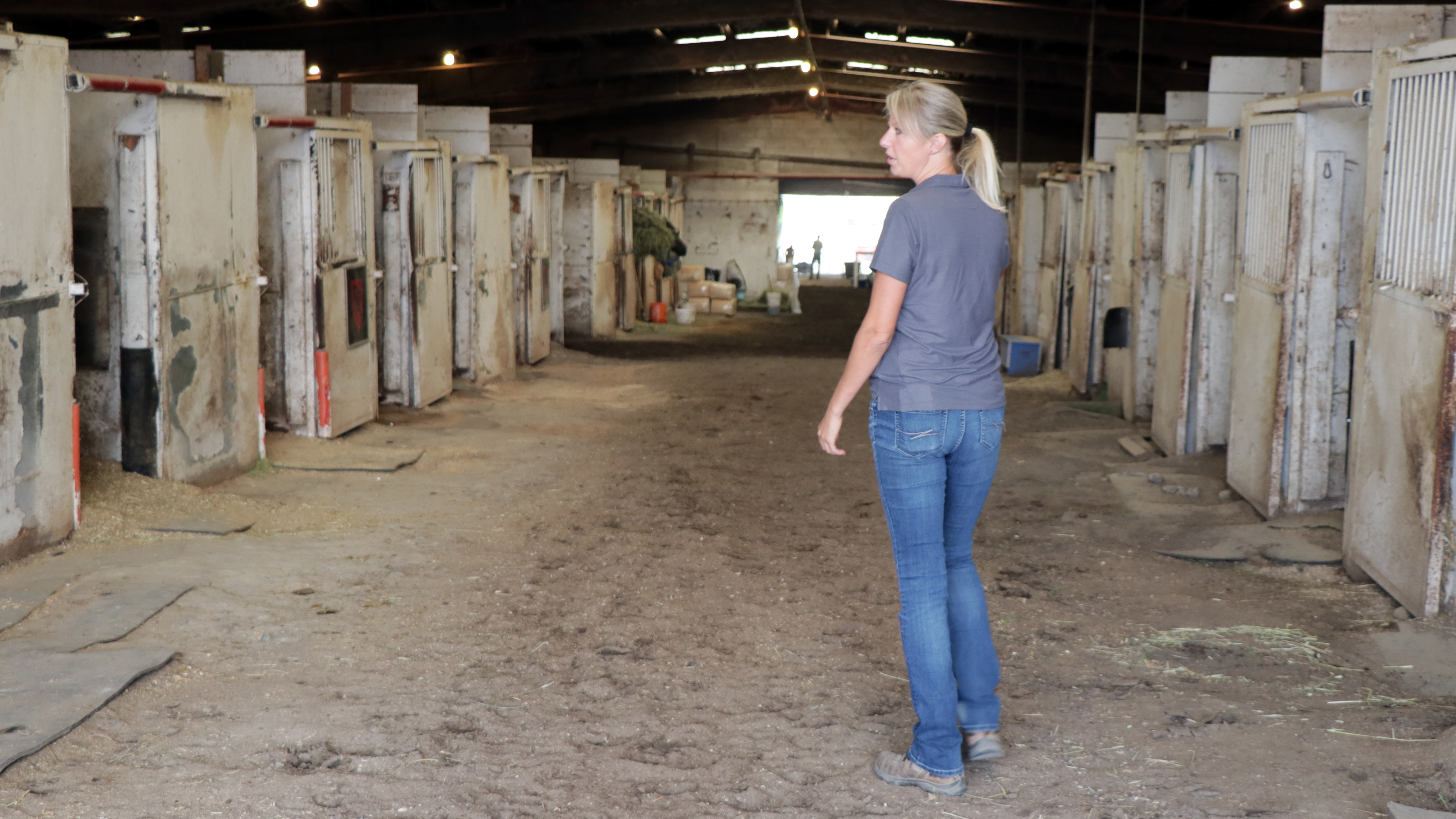 Natalie Ruthven walks through the stalls at Hastings Racecourse. (Maryse Zeidler/CBC)