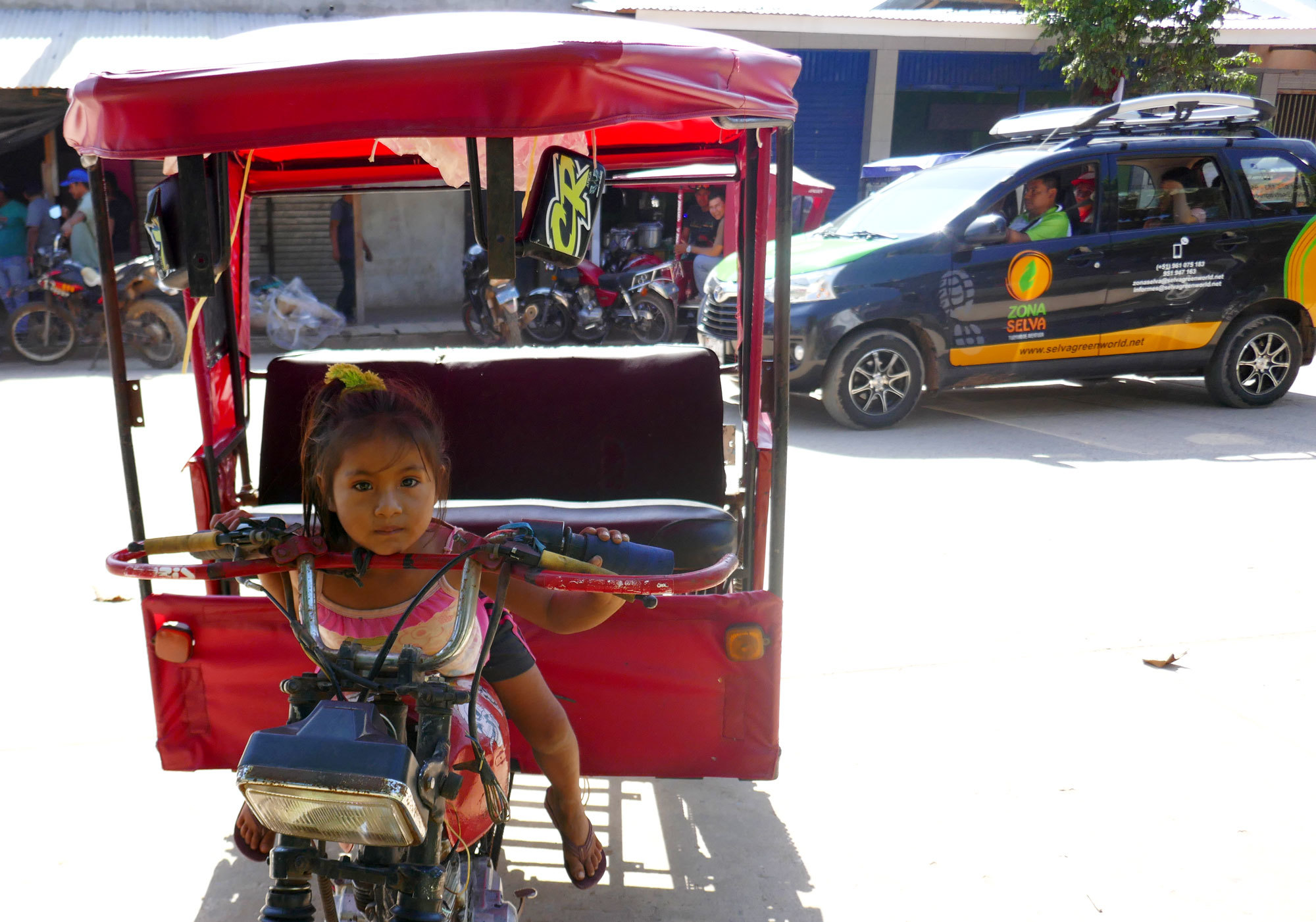 Pucallpa is a bustling city of about 200,000 people. (Mark Kelley/CBC)