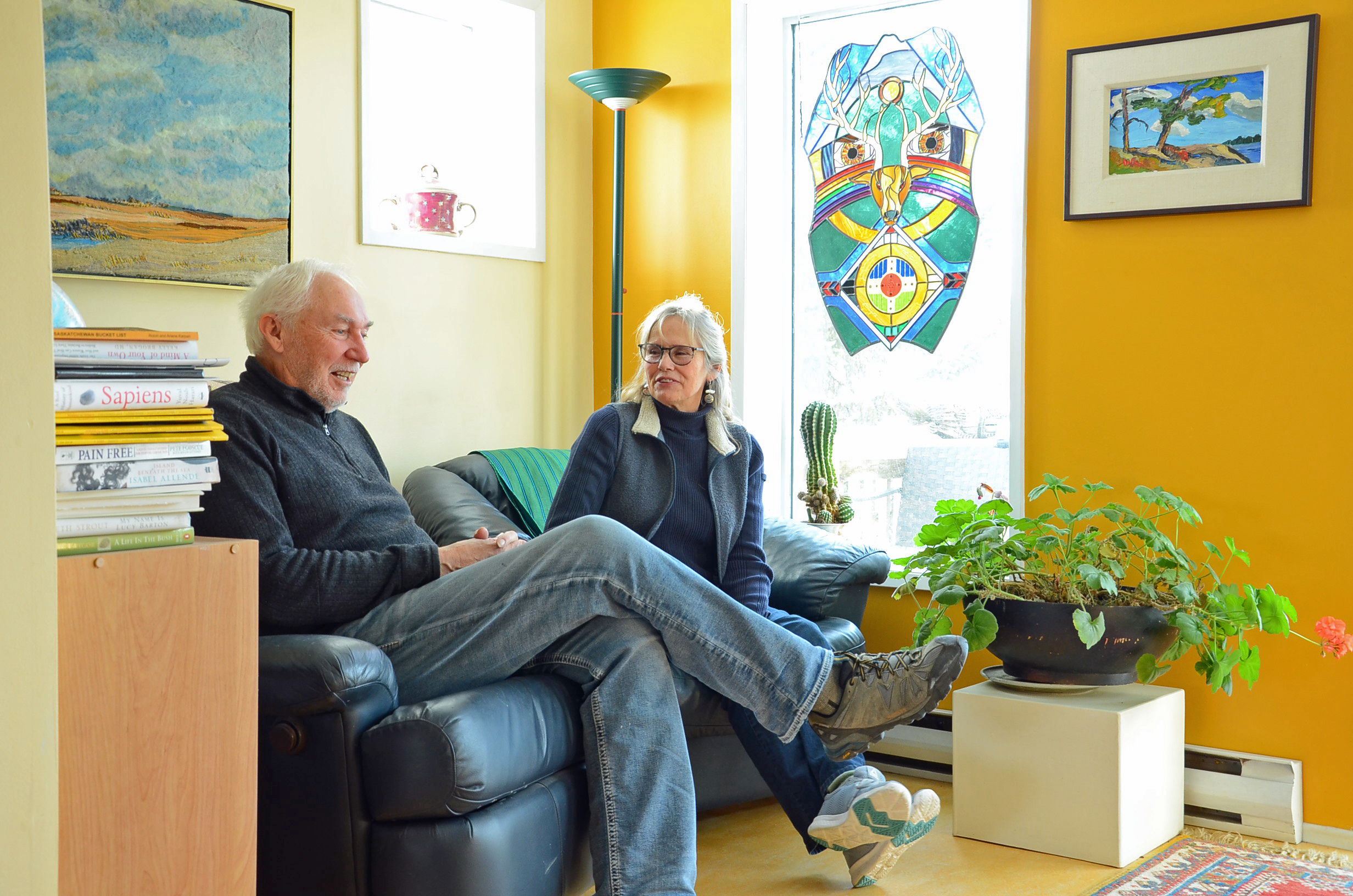 Mel Bolen and Karen Holden relax in their sitting room, above the Northstar Art Gallery. (Bridget Yard/CBC)