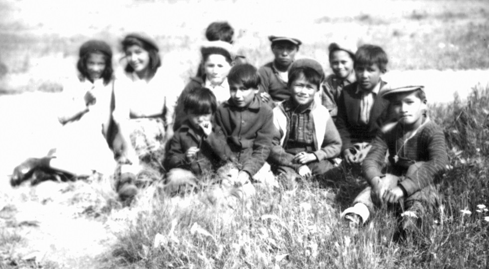 Students in the 1940s. (Algoma University/Edmund Metatawabin Collection)