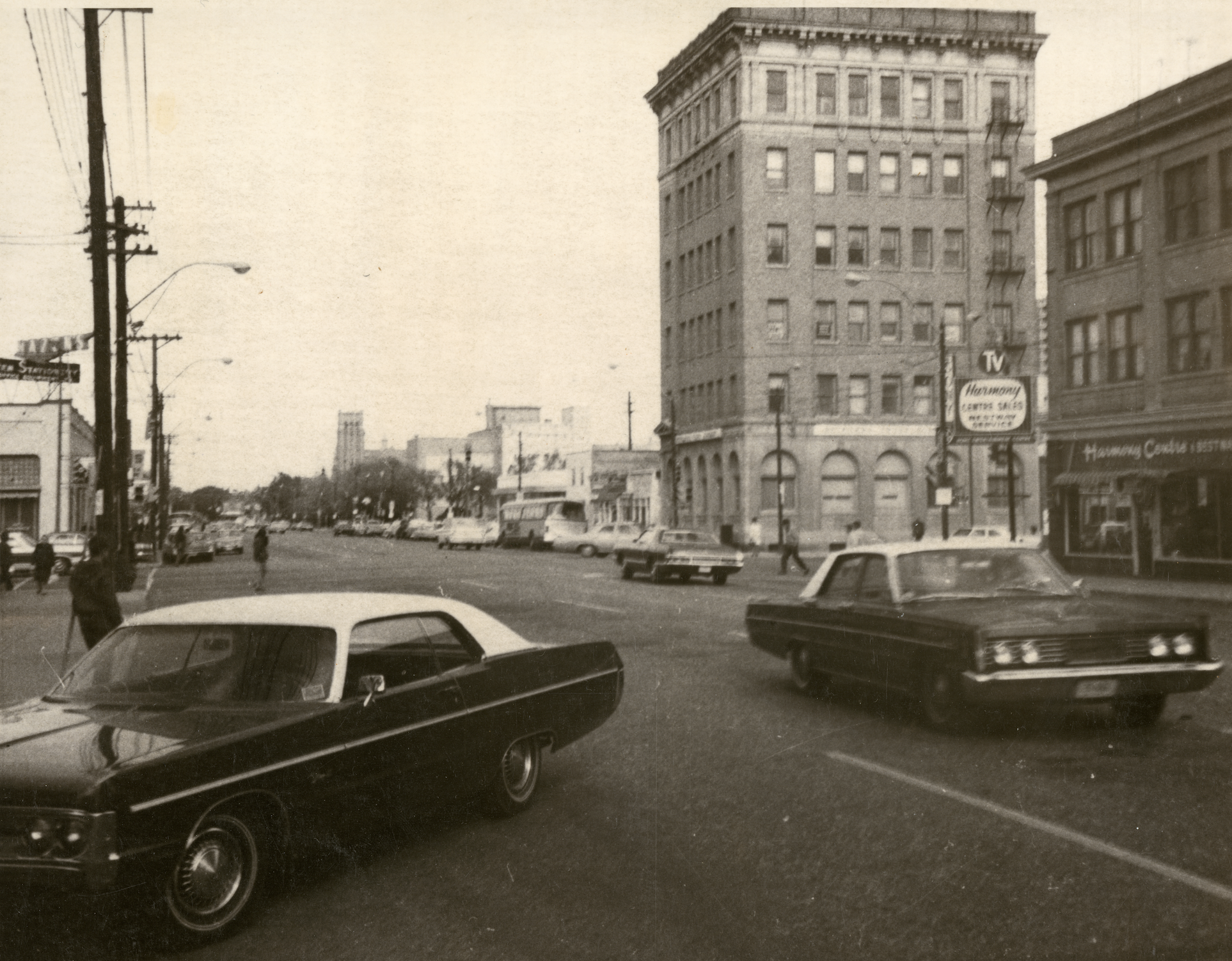 The Norfolk/Standard Trust building, looming over Third Avenue North, was an early casualty for Saskatoon heritage preservationists. (Saskatoon Public Library Local History Room; item PH-2017-73-126)