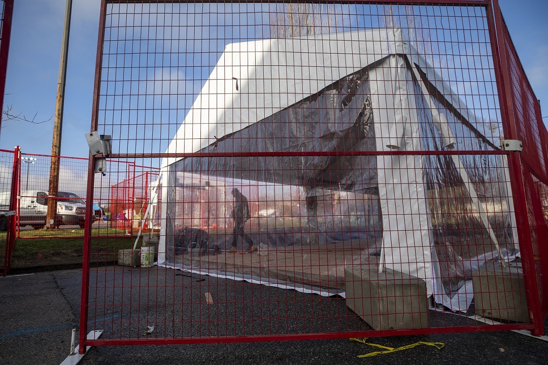 Workers set up a warming tent and washroom facilities at Strathcona Park encampment in Vancouver on Jan. 15. (Ben Nelms)